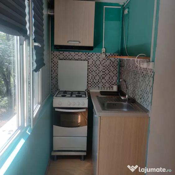 Garsonieră decomandată în Costin Georgian