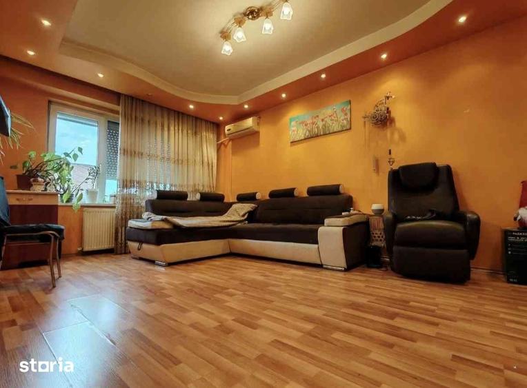 Apartament cu 4 camere decomandat în Rogerius