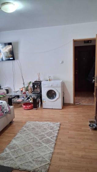 Apartament cu 2 camere semidecomandat în Berceni