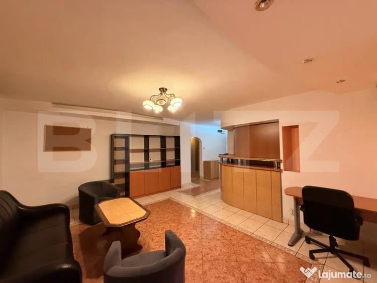 Apartament cu 4 camere decomandat în Rovine
