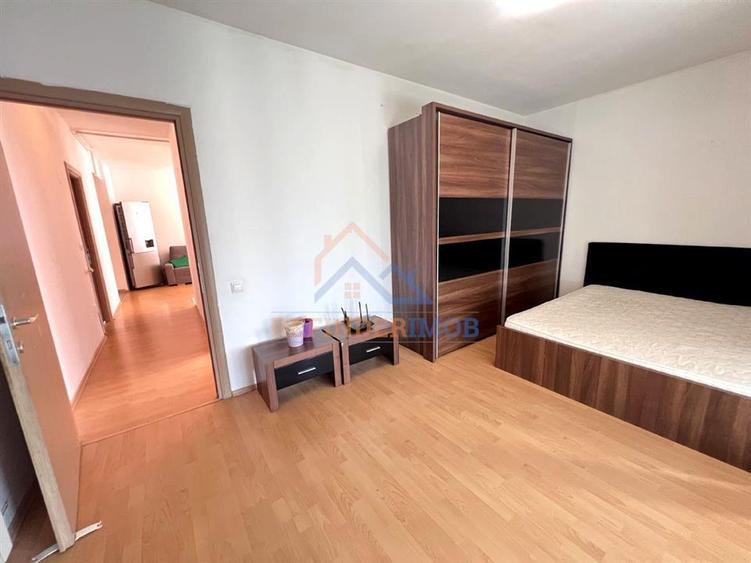 Apartament cu 3 camere decomandat, mobilat în Titan
