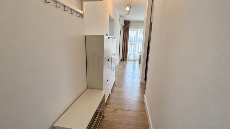 Apartament cu 3 camere semidecomandat în Barbu Văcărescu