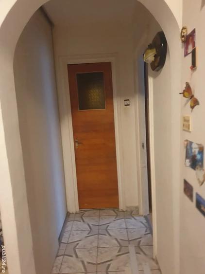 Apartament cu 3 camere semidecomandat, mobilat în Berceni