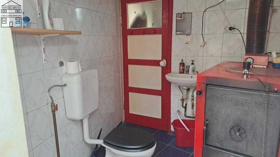 Casă individuală cu 6 camere cu Teren 580 Mp în Central