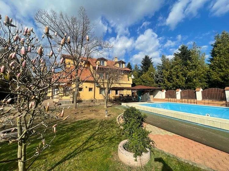 Casă cu 4 camere cu Teren 1500 Mp în Central