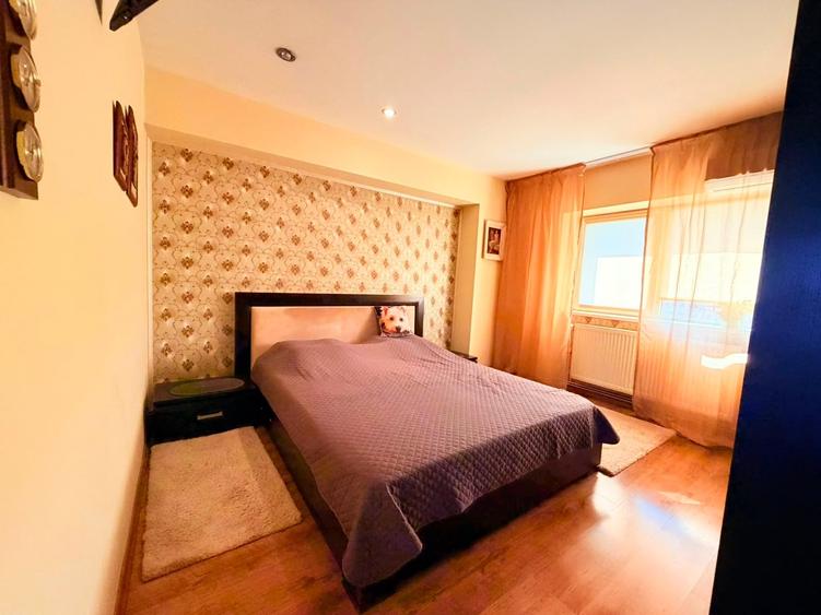 Apartament cu 4 camere decomandat în Nicolina
