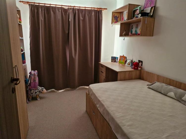 Apartament cu 3 camere decomandat, mobilat în Central