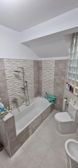 Casă individuală cu 5 camere cu Canalizare în Central