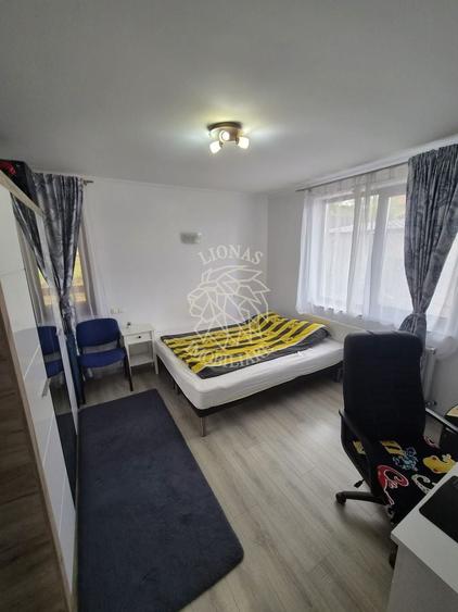 Casă individuală cu 3 camere cu Canalizare în Est