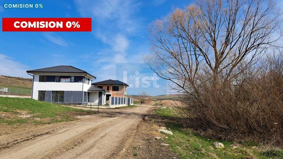 Casa superba cu garaj, aproape de padure