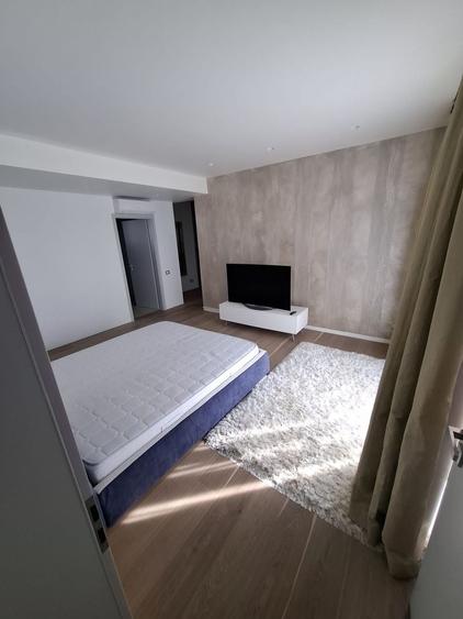 Casă individuală cu 6 camere cu Canalizare în Ultracentral