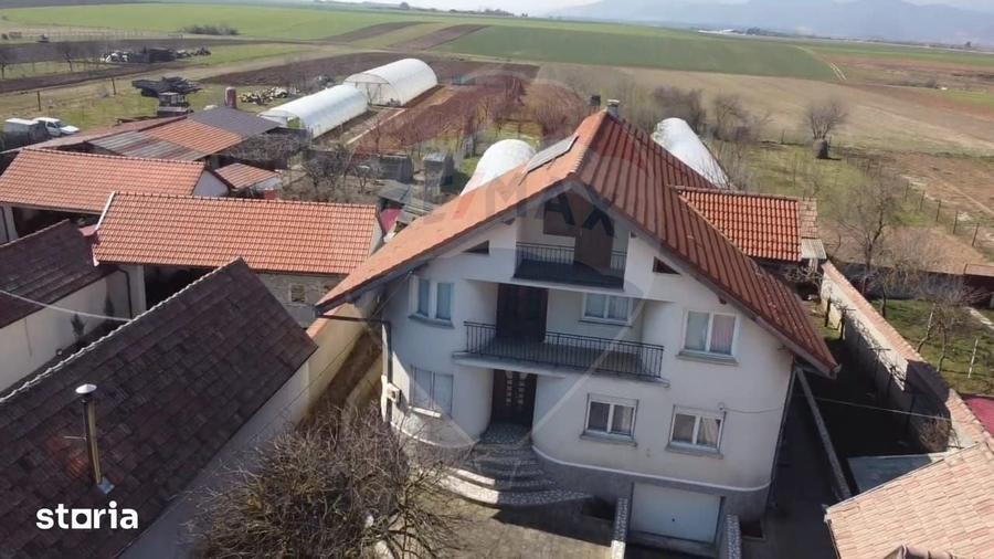 Casă cu 7 camere cu Teren 5175 Mp în Vințu de Jos