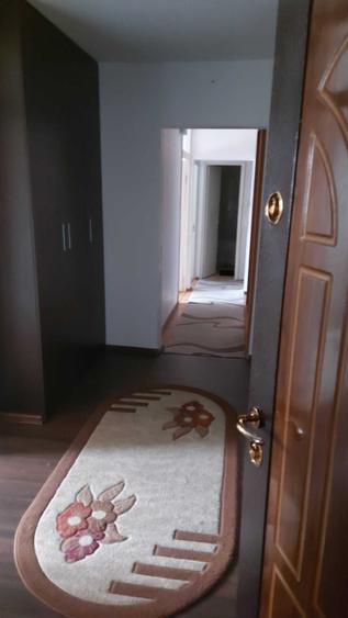 Apartament cu 3 camere decomandat în Cetate
