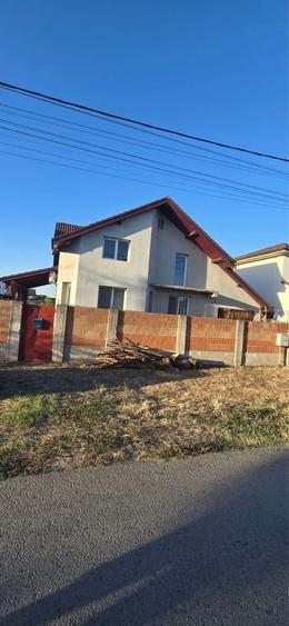 Casă cu 4 camere în Livada