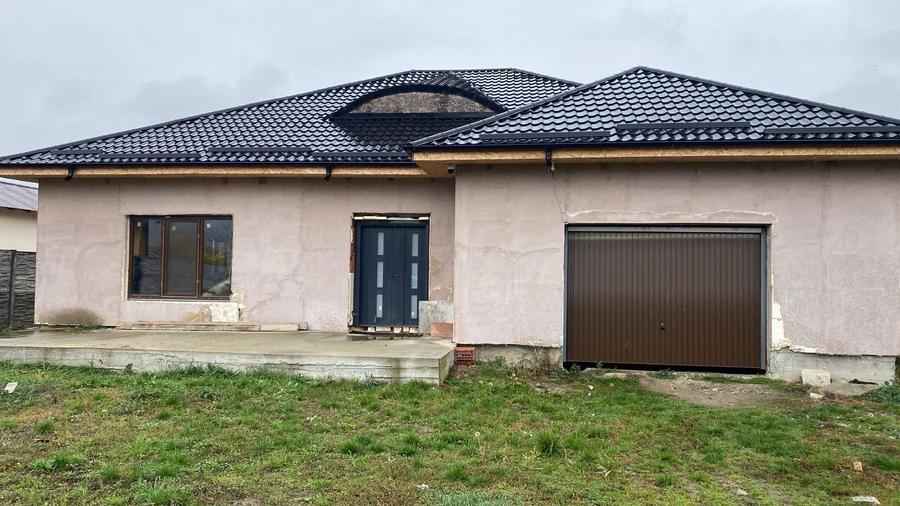 Casă cu 4 camere în Curtișoara