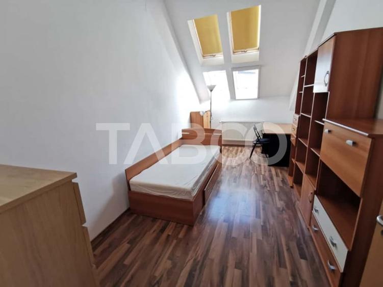 Apartament cu 3 camere semidecomandat, mobilat în Central