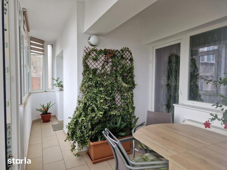 Apartament cu 3 camere decomandat în Republicii