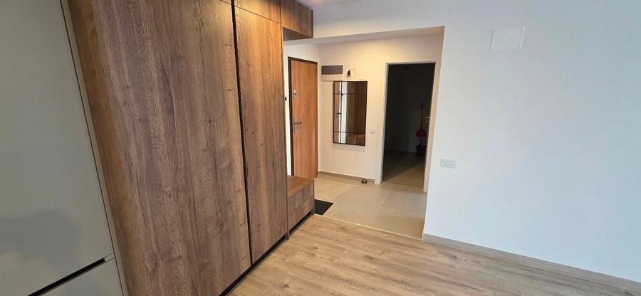Apartament cu 2 camere decomandat, mobilat în Tractorul