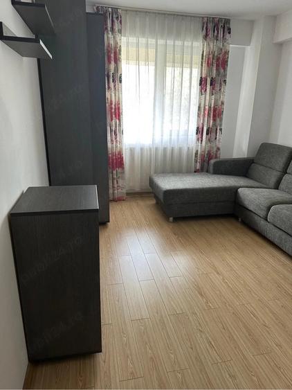 Apartament cu 3 camere semidecomandat în 1 Decembrie 1918