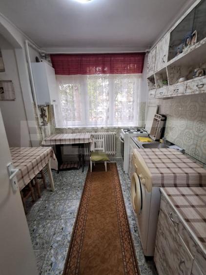 Apartament cu 3 camere decomandat, mobilat în Dacia
