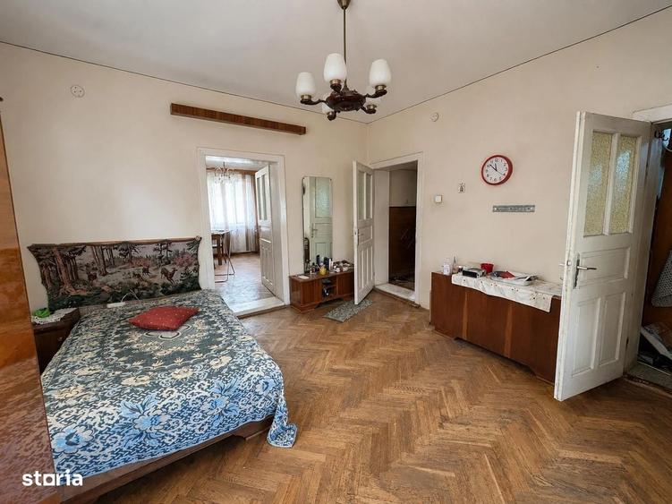 Casă cu 4 camere în Central