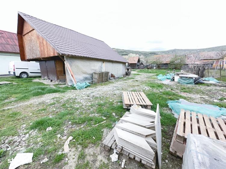 Casă cu 3 camere cu Teren 1176 Mp în Central