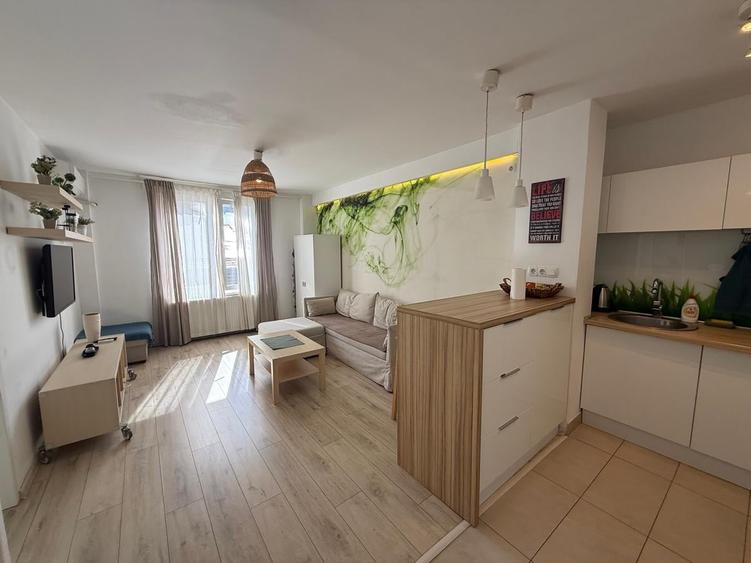 Apartament cu 2 camere semidecomandat, mobilat în P-ța Universității