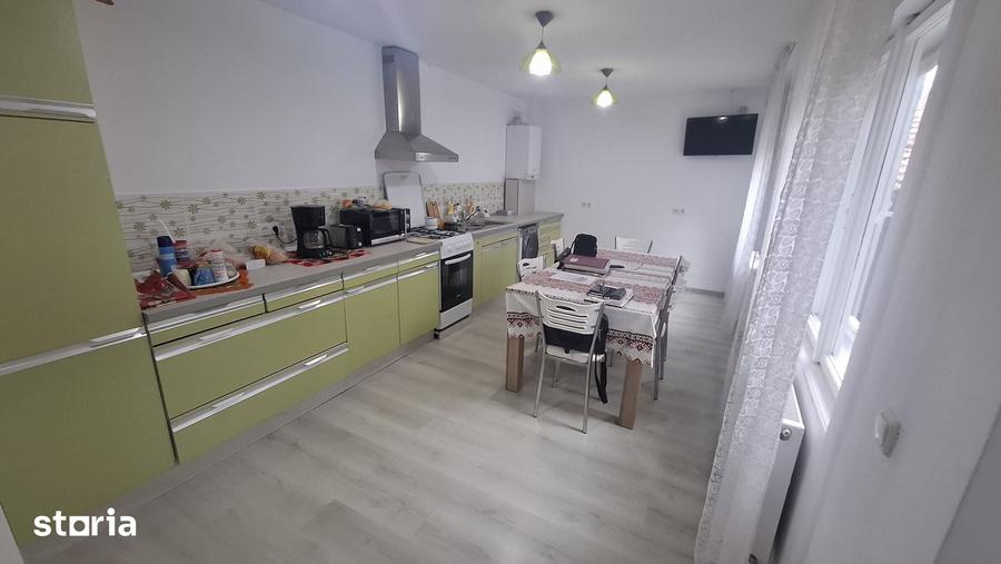 Casă cu 5 camere cu Teren 1088 Mp în Central
