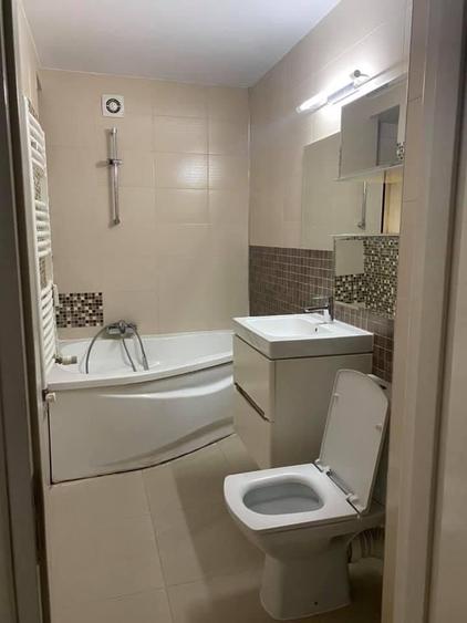 Apartament cu 3 camere semidecomandat în Titan