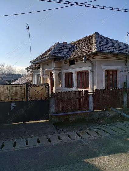 Casă cu 4 camere în Șimian