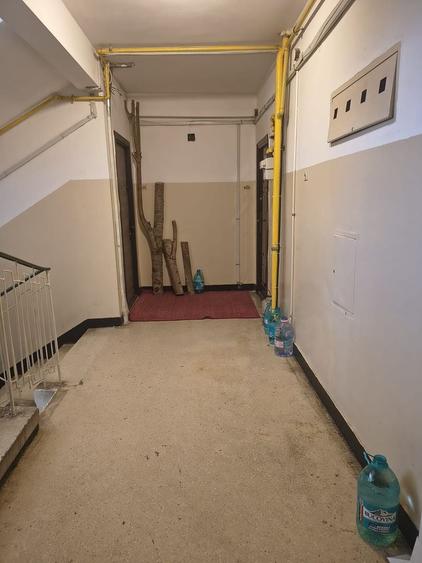 Apartament cu 3 camere semidecomandat în Tomis I