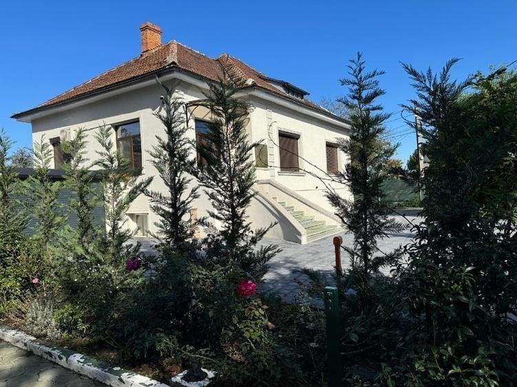 Casă individuală cu 4 camere cu Canalizare în Lipovei