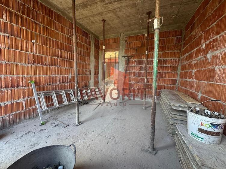 Duplex cu 4 camere cu Canalizare în Sânandrei