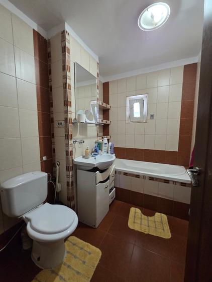 Apartament cu 4 camere decomandat în Central