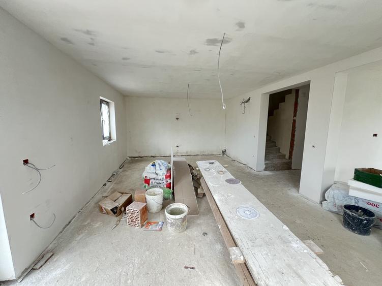 Duplex cu 4 camere cu Teren 250 Mp în Tărlungeni