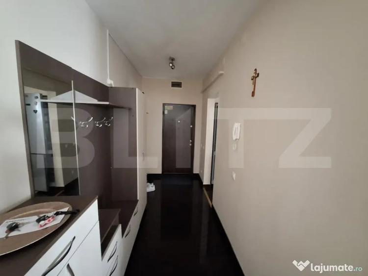 Apartament cu 3 camere semidecomandat în Micro 16