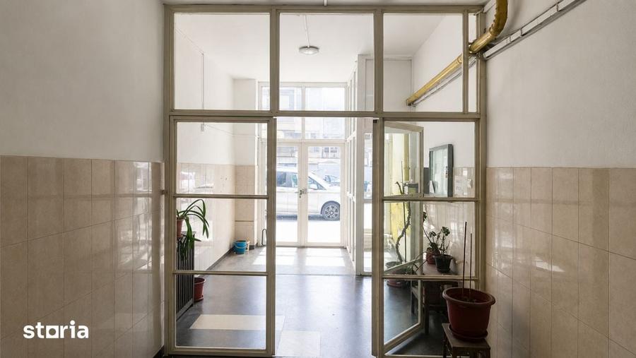 Apartament cu 3 camere semidecomandat în Pantelimon
