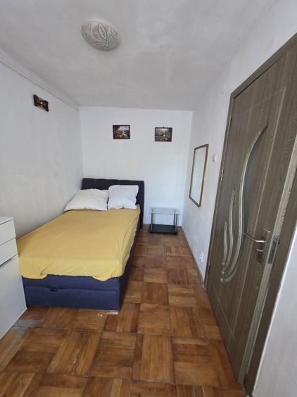 Garsonieră decomandată în Intim