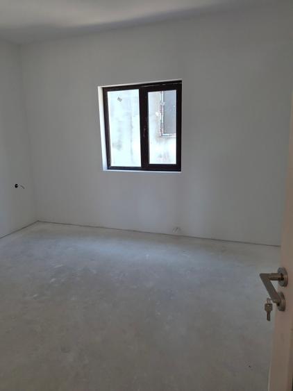 Casă individuală cu 3 camere cu Canalizare în Est