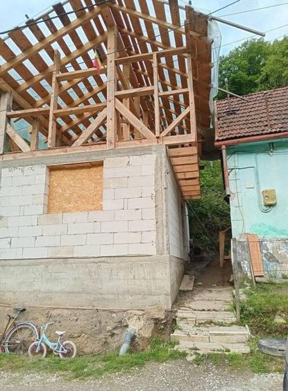 Casă cu 4 camere în Rusca
