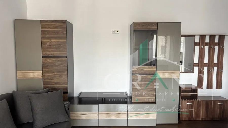 Apartament cu 3 camere semidecomandat, mobilat în Florești