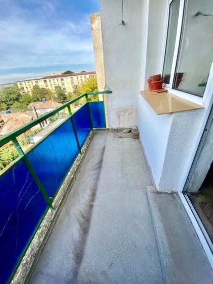 Apartament cu 2 camere semidecomandat în Sărari