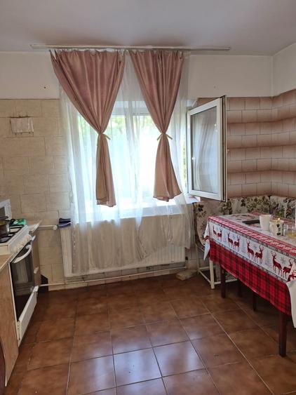 Apartament cu 3 camere decomandat în Sebastian