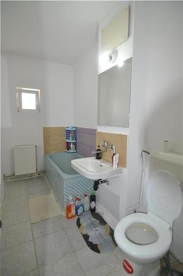 Apartament cu 3 camere decomandat în Vlahuță