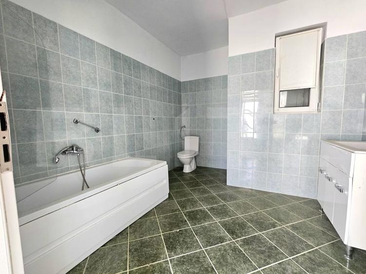 Casă individuală cu 9 camere cu Canalizare în Elisabetin