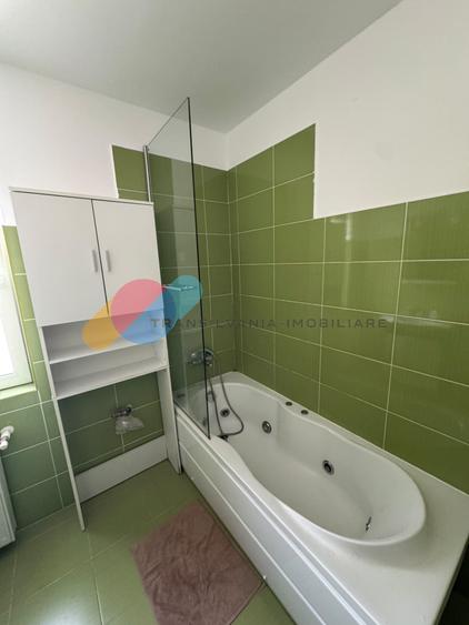 Apartament cu 3 camere decomandat în Florești