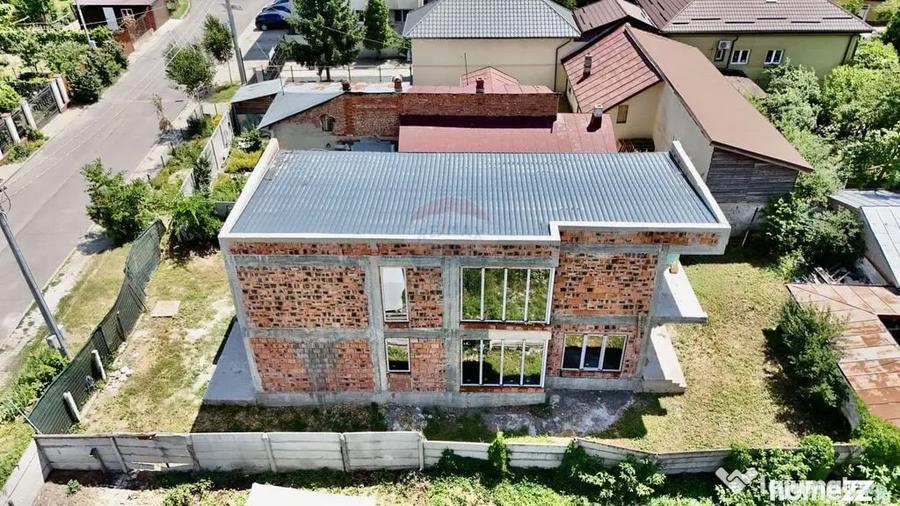 Casă cu 5 camere cu Teren 400 Mp în Central