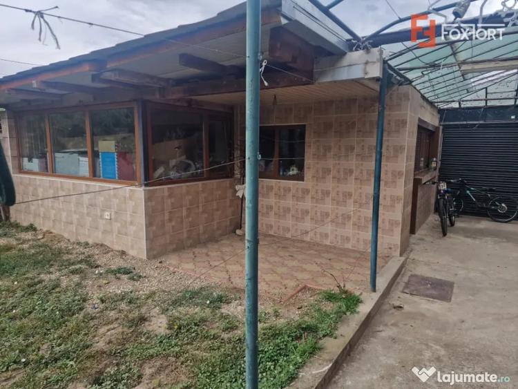 Casă cu 9 camere cu Teren 20 Mp în Moșnița Nouă