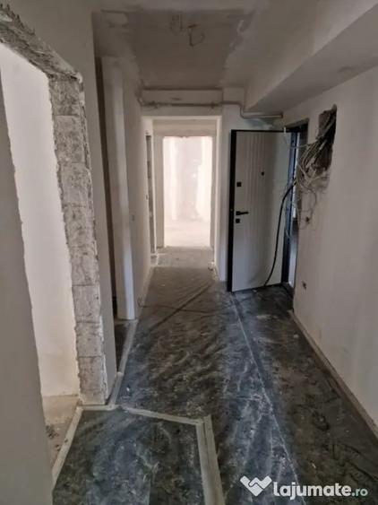 Apartament cu 3 camere decomandat în George Enescu
