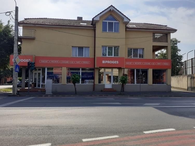 Proprietar inchiriez apartament 3 camere +garaj zona Piata Spitalului - 1